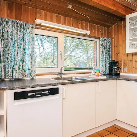 6 Person In Fano-by Traum