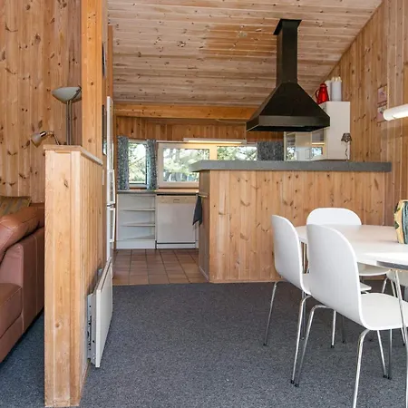 6 Person In Fano-by Traum *