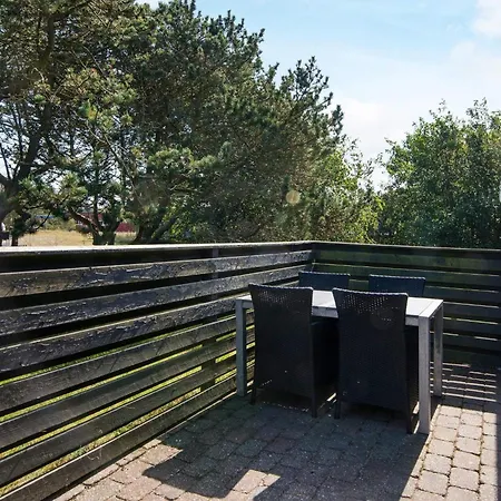 6 Person In Fano-by Traum